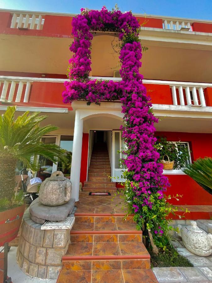 Vila L Budva Hotel Exterior photo